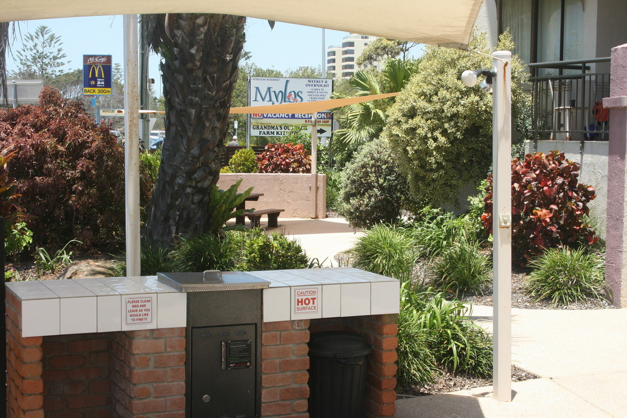 Mylos Holiday Apartments Alexandra Headland Bagian luar foto