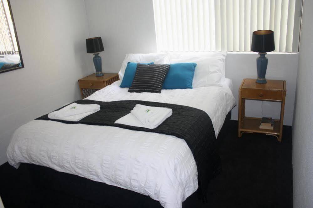 Mylos Holiday Apartments Alexandra Headland Bagian luar foto